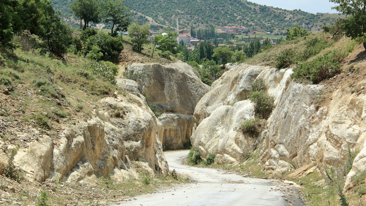 a river running through a rocky area